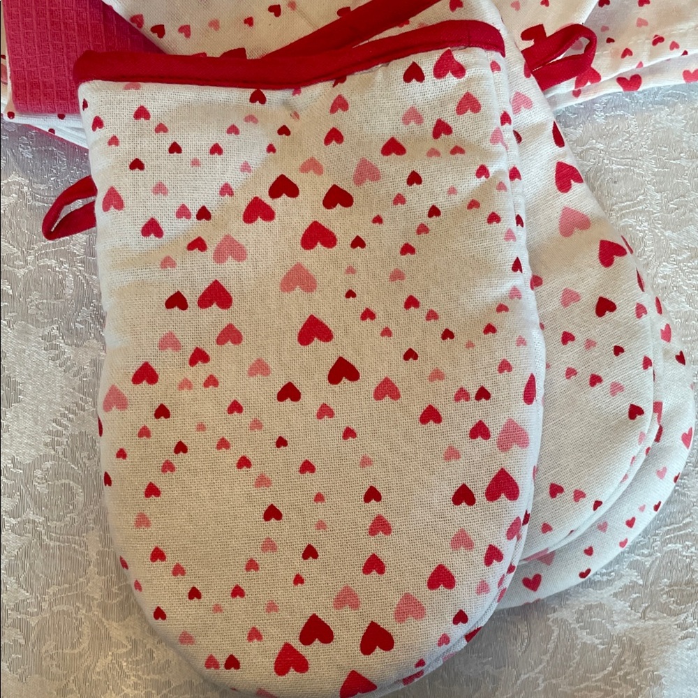 Dachshund Valentine's Day Kitchen Towel and Oven Mitt Set - Picture 5 of 7